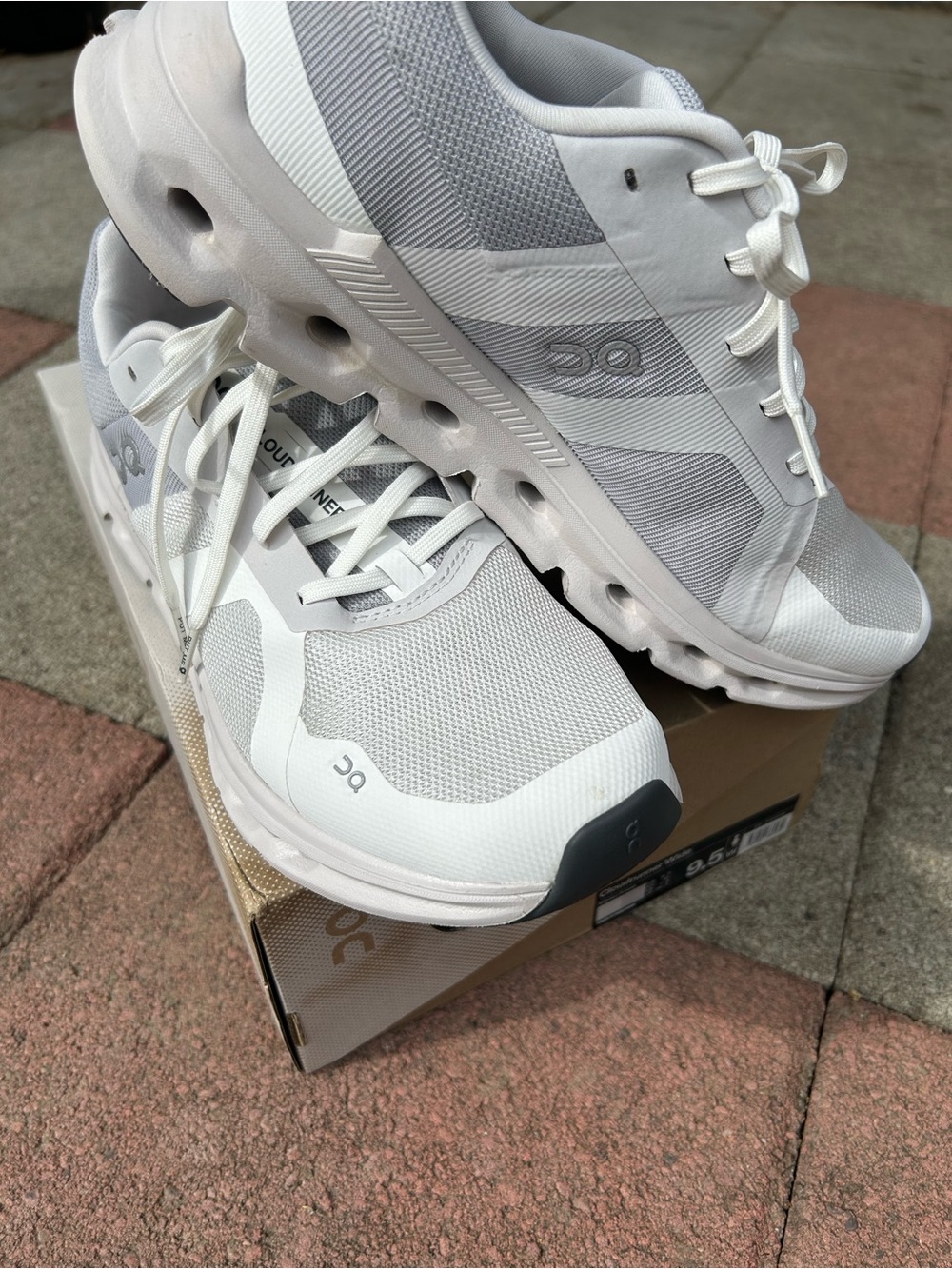 EUC Women’s On Cloud Cloudrunner Shoes